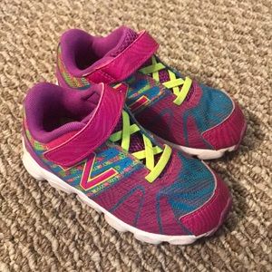 New balance tennis shoes